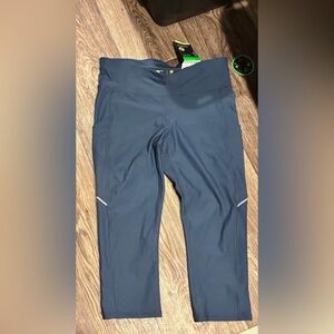 Athletic capris Leggings